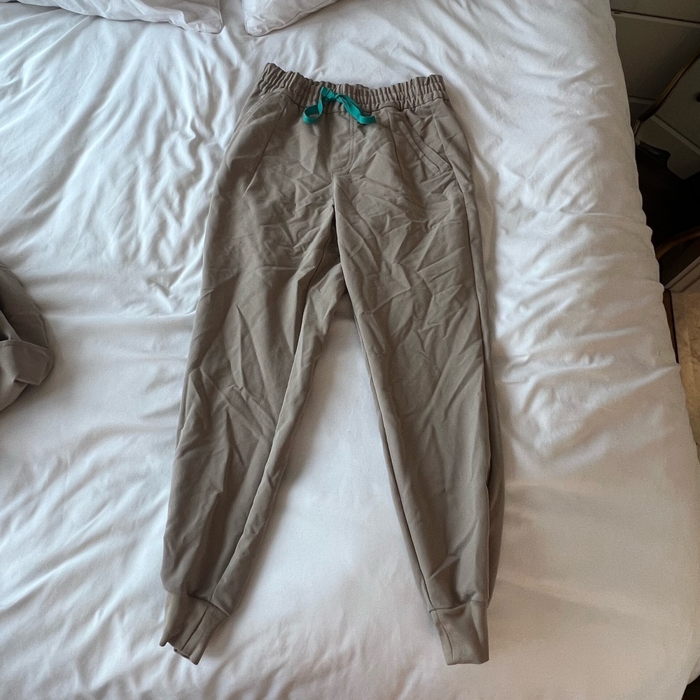 Womens figs high waisted Tatu slim scrub joggers